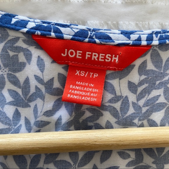 JOE FRESH BLUE/WHITE FLORAL PEPLUM TOP/BLOUSE WITH TIE AND BUTTONS DETAILS, XS - Picture 6 of 8